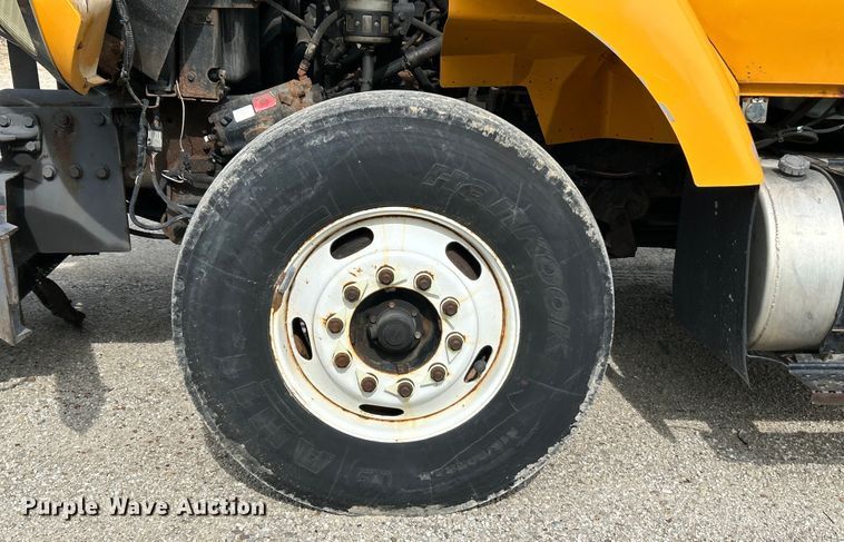 image for item EK4756 2005 International  7400 dump truck