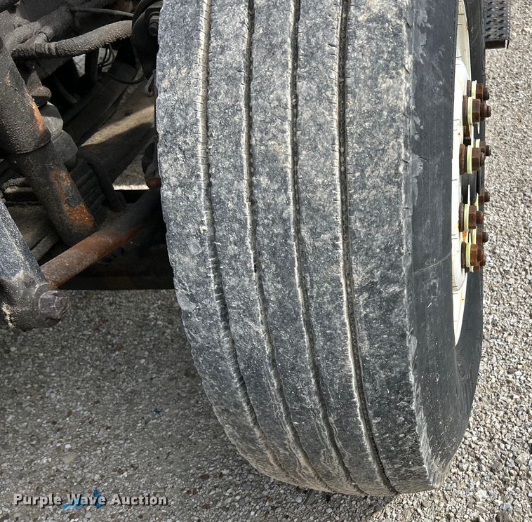 image for item EK4756 2005 International  7400 dump truck