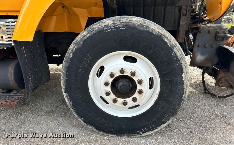 image for item EK4756 2005 International  7400 dump truck