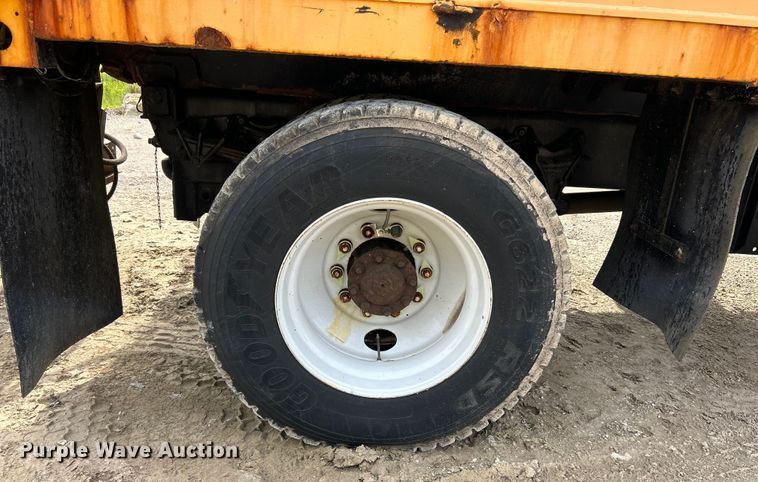 image for item EK4756 2005 International  7400 dump truck