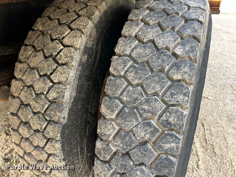 image for item EK4756 2005 International  7400 dump truck