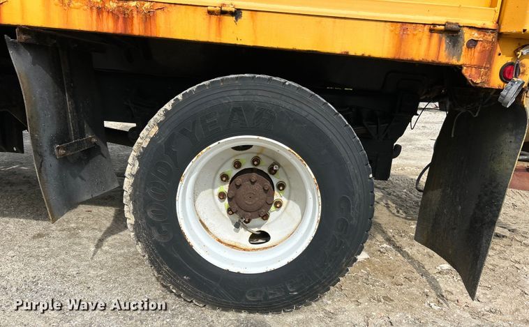 image for item EK4756 2005 International  7400 dump truck