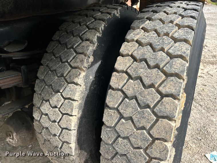 image for item EK4756 2005 International  7400 dump truck