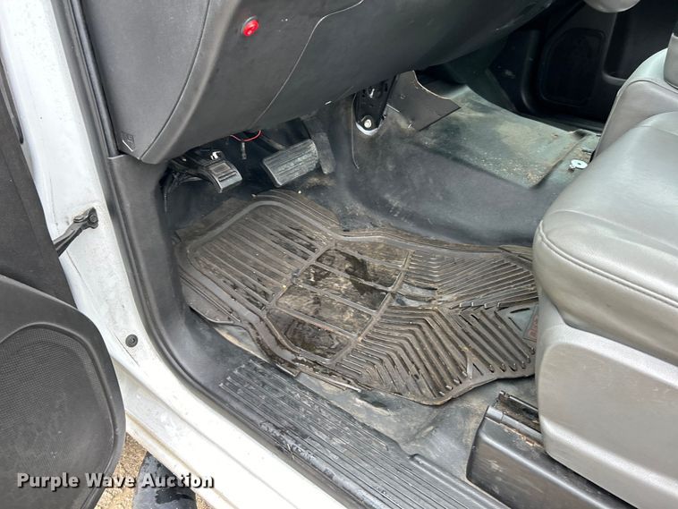 image for item EK4759 2017 Chevrolet  Silverado 2500HD Double Cab utility bed pickup truck