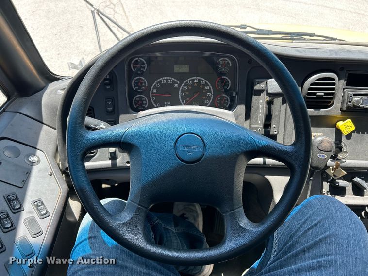 image for item EK4781 2014 Thomas Built Saf-T-Liner C2 school bus