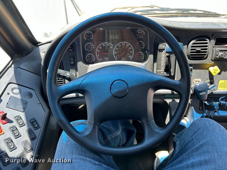 image for item EK4782 2014 Thomas Built Saf-T-Liner C2 school bus