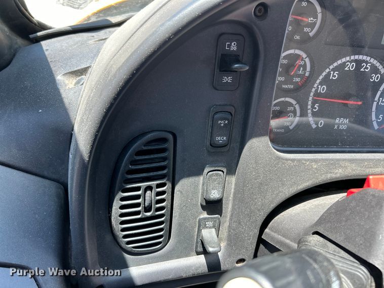 image for item EK4782 2014 Thomas Built Saf-T-Liner C2 school bus