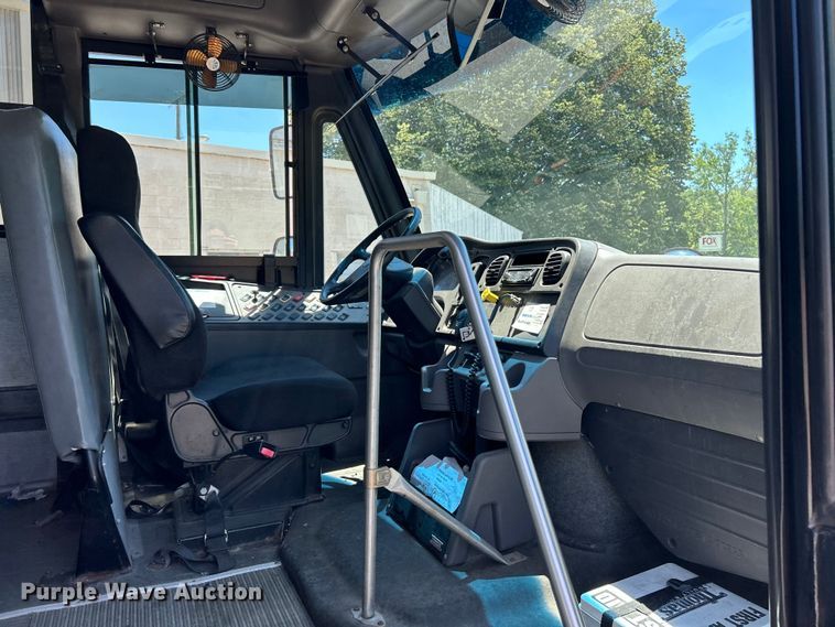 image for item EK4783 2014 Thomas Built  Saf-T-Liner C2 school bus