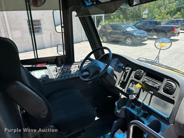 image for item EK4783 2014 Thomas Built  Saf-T-Liner C2 school bus