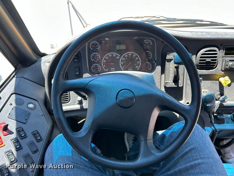 image for item EK4783 2014 Thomas Built  Saf-T-Liner C2 school bus