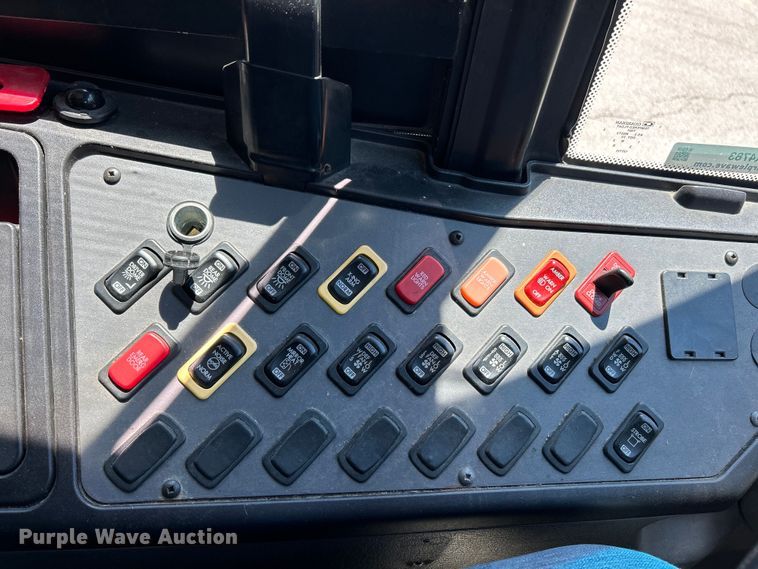 image for item EK4783 2014 Thomas Built  Saf-T-Liner C2 school bus