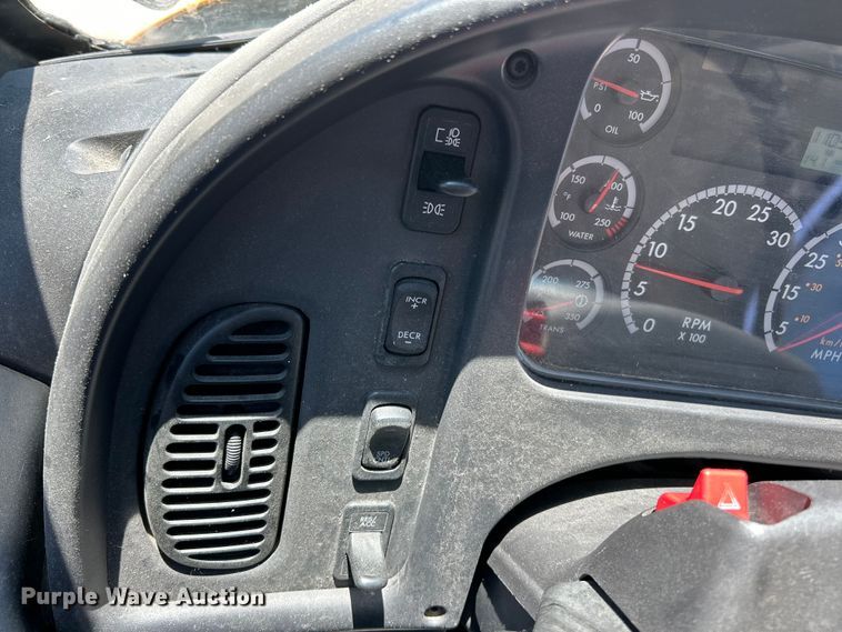 image for item EK4783 2014 Thomas Built  Saf-T-Liner C2 school bus