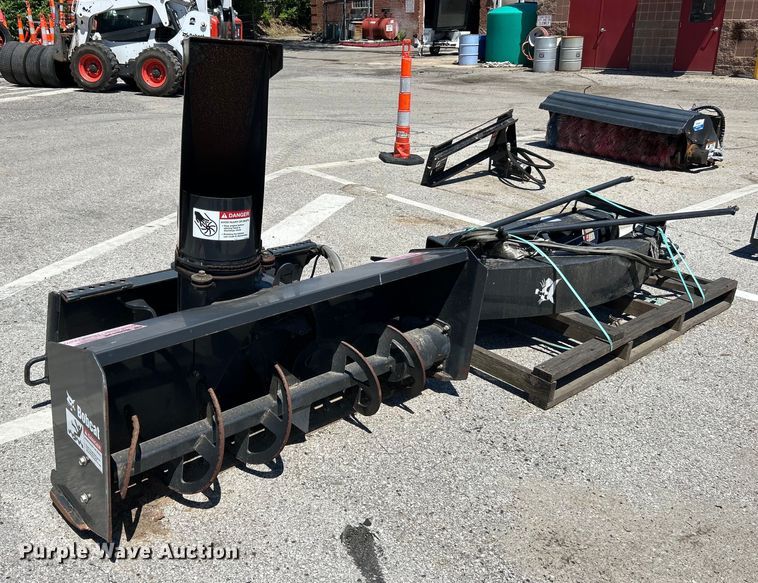 image for item EK4794 2009 Bobcat SB 200X60 skid steer snow blower
