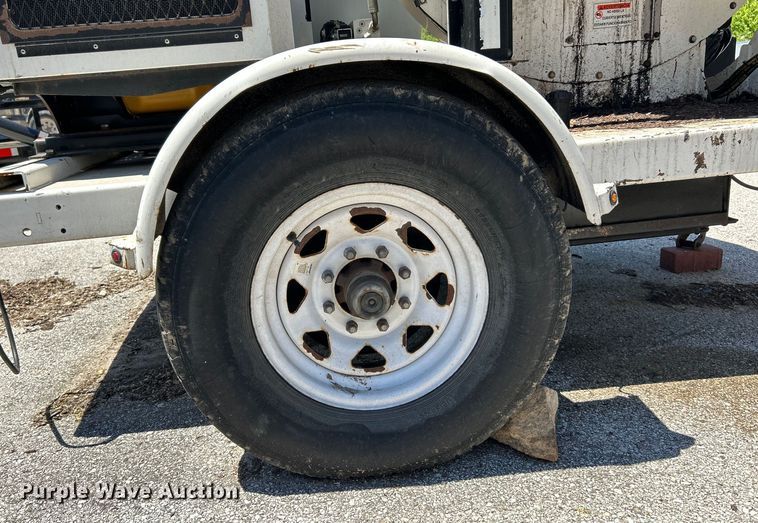 image for item EK4804 2016 Old Dominion Brush LCT6000 leaf vacuum