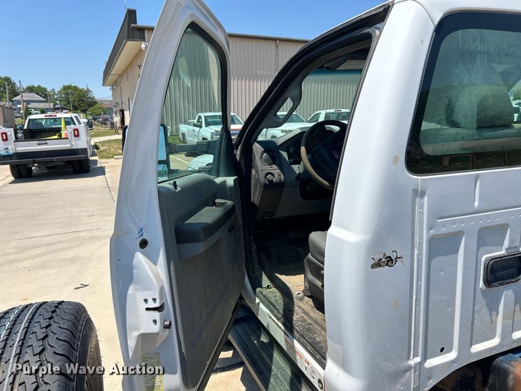 image for item EK4815 2012 Ford  F550 Super Duty XL  truck cab and chassis
