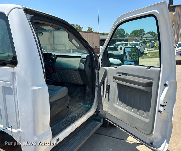image for item EK4815 2012 Ford  F550 Super Duty XL  truck cab and chassis