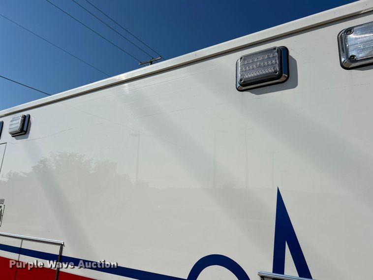 image for item EK4825 2016 Ford F450 Super Duty XLT ambulance
