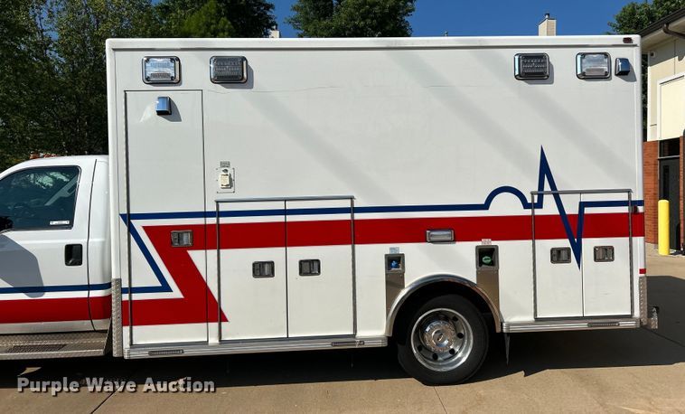 image for item EK4825 2016 Ford F450 Super Duty XLT ambulance