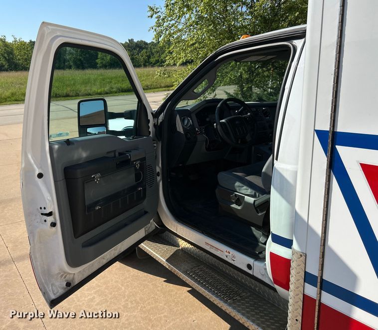 image for item EK4825 2016 Ford F450 Super Duty XLT ambulance