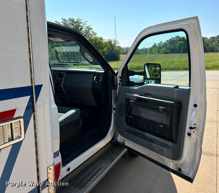 image for item EK4825 2016 Ford F450 Super Duty XLT ambulance