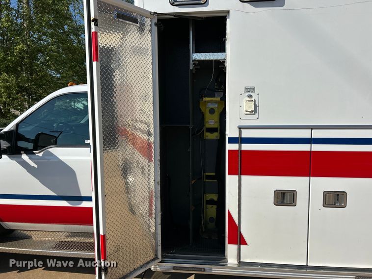 image for item EK4825 2016 Ford F450 Super Duty XLT ambulance