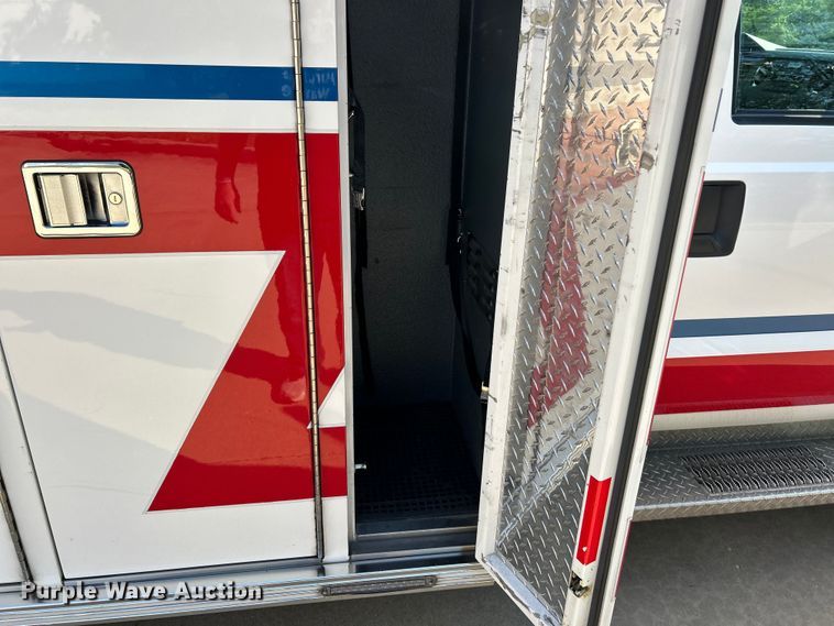 image for item EK4825 2016 Ford F450 Super Duty XLT ambulance