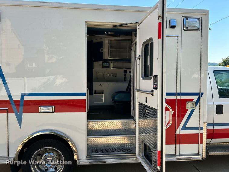 image for item EK4825 2016 Ford F450 Super Duty XLT ambulance
