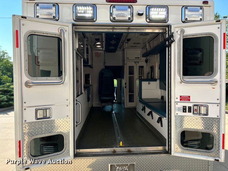 image for item EK4825 2016 Ford F450 Super Duty XLT ambulance