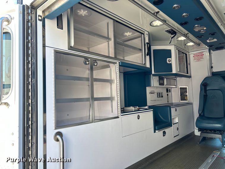 image for item EK4825 2016 Ford F450 Super Duty XLT ambulance