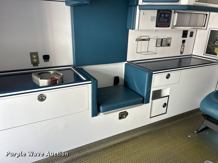 image for item EK4825 2016 Ford F450 Super Duty XLT ambulance