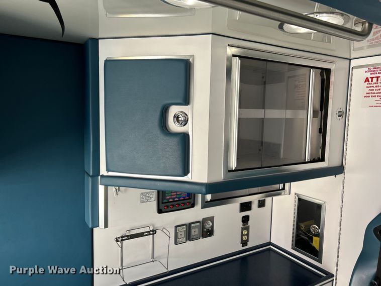 image for item EK4825 2016 Ford F450 Super Duty XLT ambulance