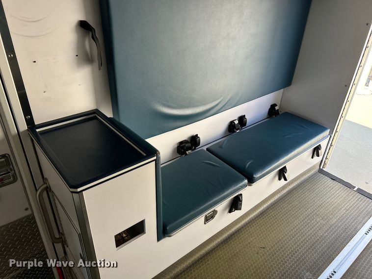 image for item EK4825 2016 Ford F450 Super Duty XLT ambulance