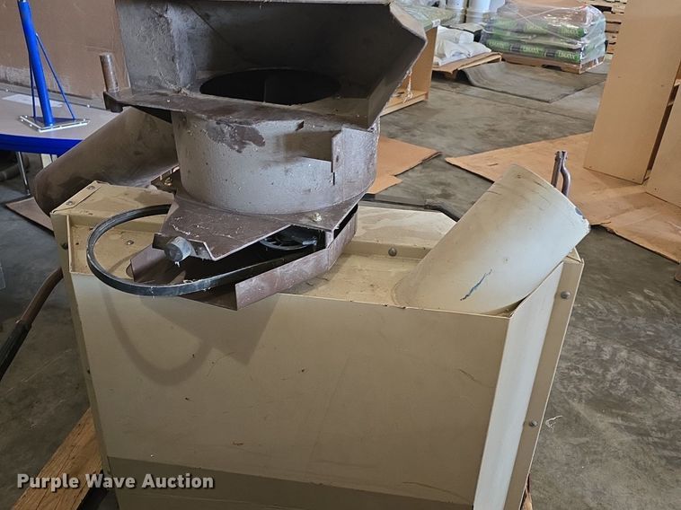 image for item EK5985 Grasshopper 723K grass bagger