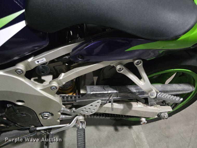 image for item EK6072 2000 Kawasaki  Ninja ZX9R motorcycle