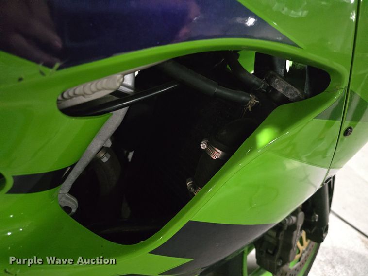 image for item EK6072 2000 Kawasaki  Ninja ZX9R motorcycle