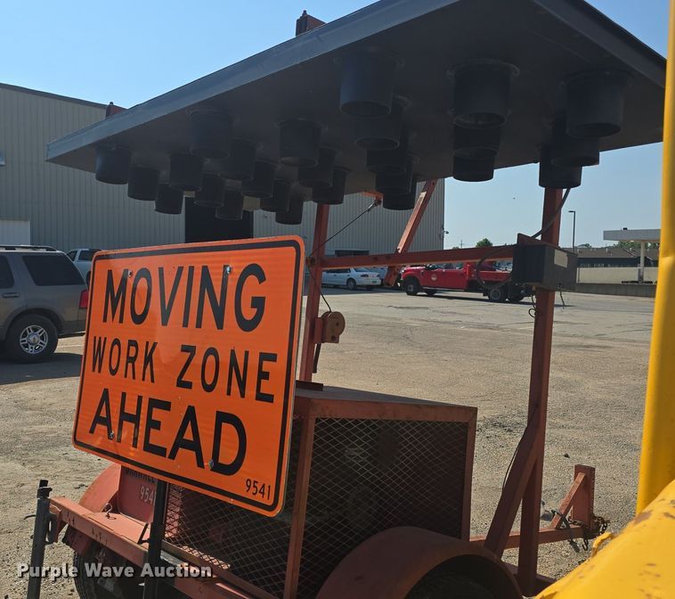 image for item EK6080 Wanco arrow board trailer