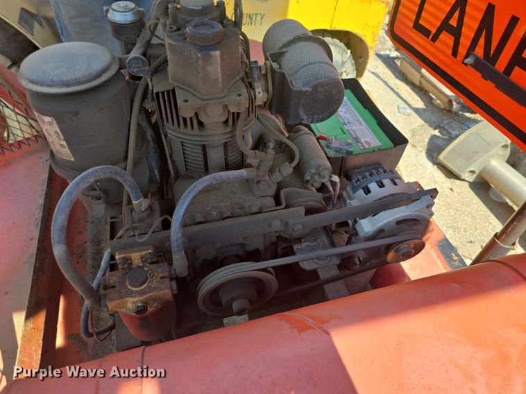 image for item EK6080 Wanco arrow board trailer