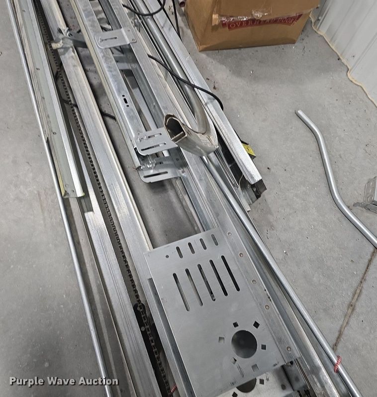 image for item EK6092 (2) garage doors