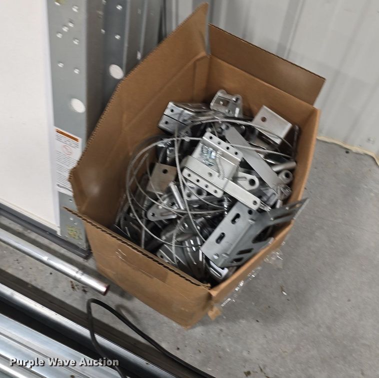 image for item EK6092 (2) garage doors