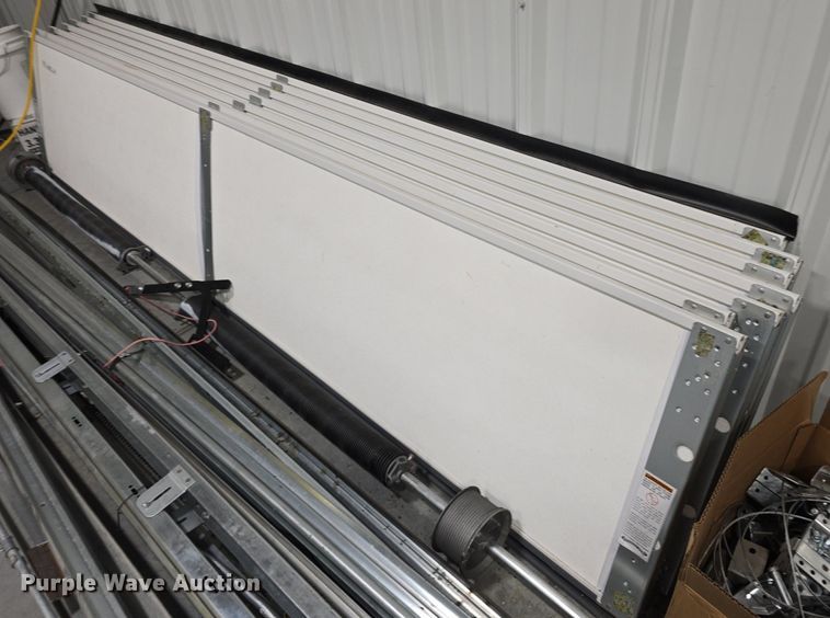 image for item EK6092 (2) garage doors