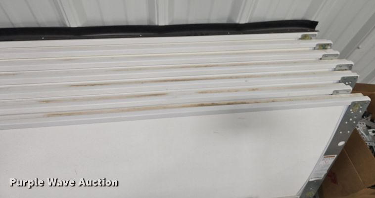 image for item EK6092 (2) garage doors