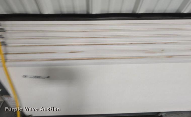 image for item EK6092 (2) garage doors