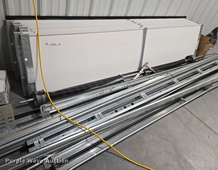 image for item EK6092 (2) garage doors