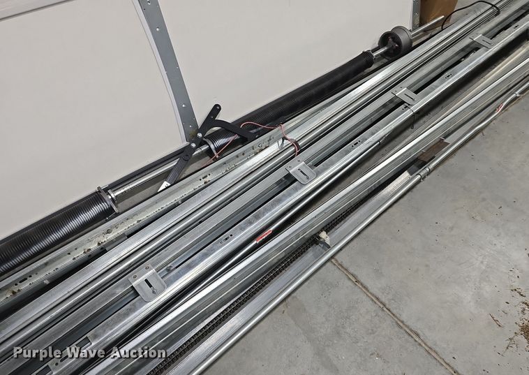 image for item EK6092 (2) garage doors