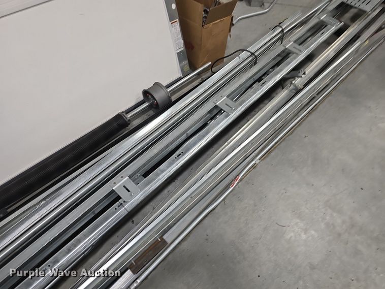 image for item EK6092 (2) garage doors