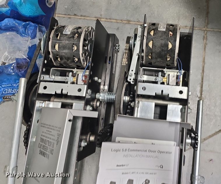 image for item EK6092 (2) garage doors