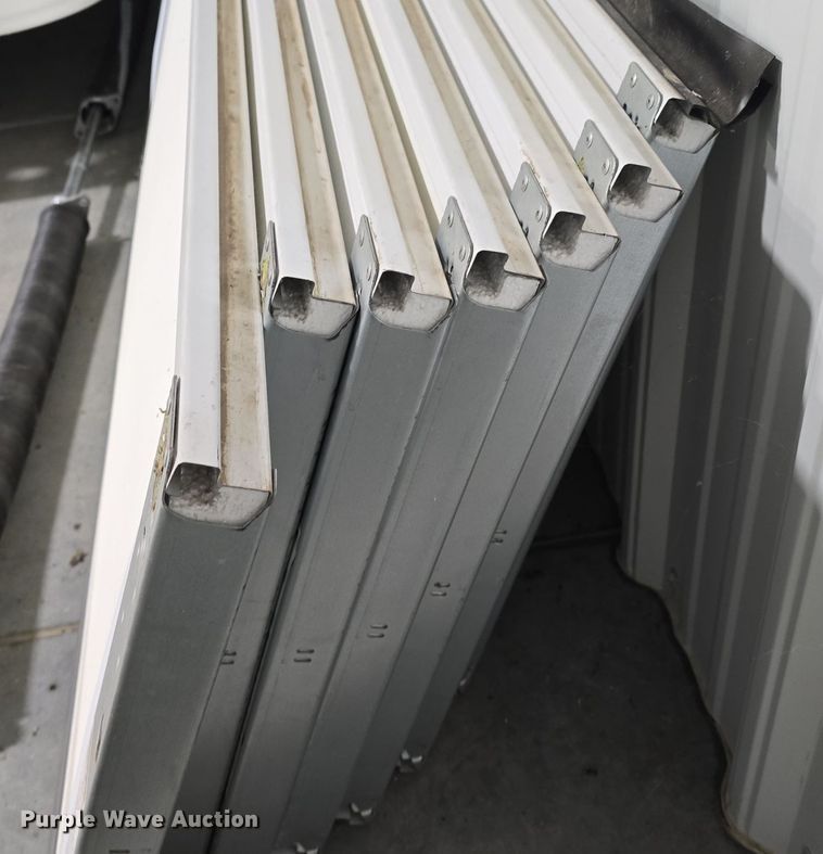 image for item EK6092 (2) garage doors