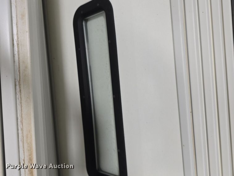 image for item EK6092 (2) garage doors