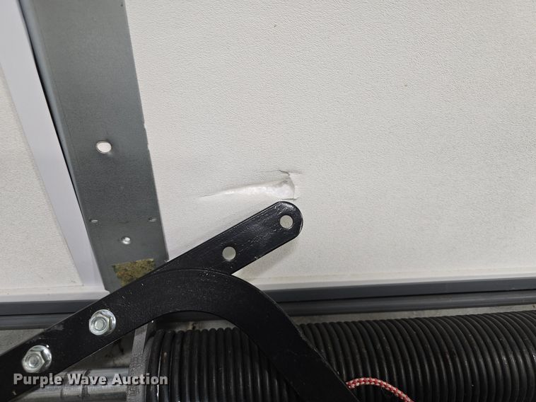 image for item EK6092 (2) garage doors