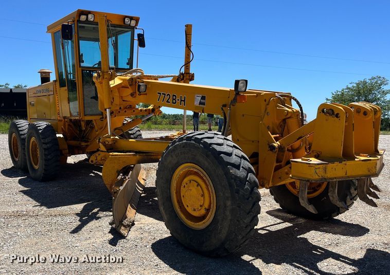 image for item EK8636 1990 John Deere 772B-H motor grader